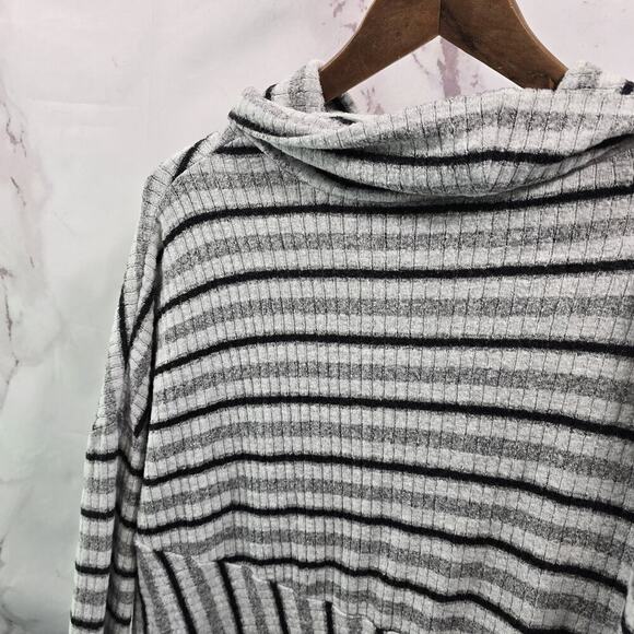 Saturday Sunday Shirt Women Medium Gray Black Striped Cowl Turtleneck Swing Low - Picture 6 of 10
